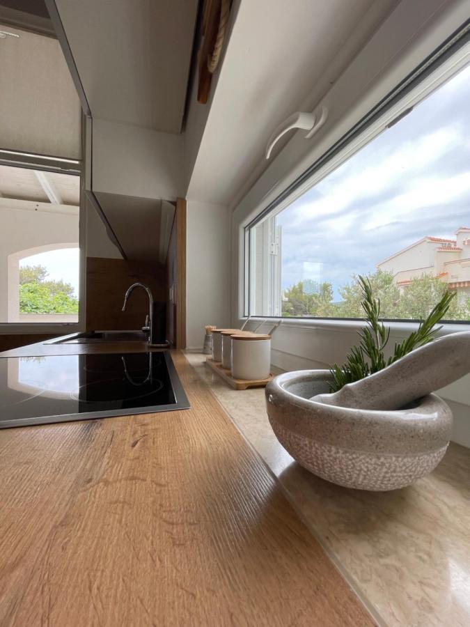 Vacation Family House On The Beach Stara Novalja Exterior photo