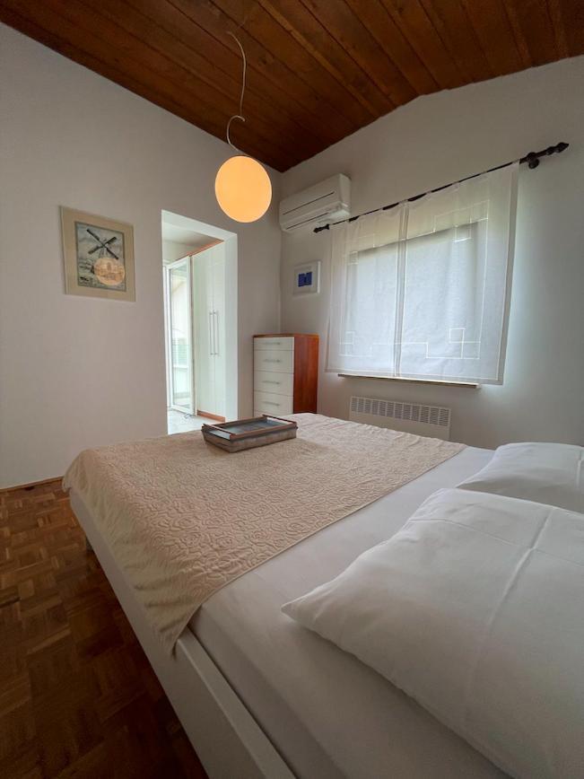 Vacation Family House On The Beach Stara Novalja Exterior photo