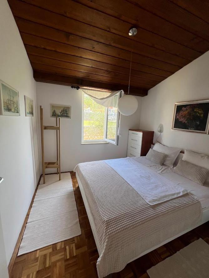 Vacation Family House On The Beach Stara Novalja Exterior photo