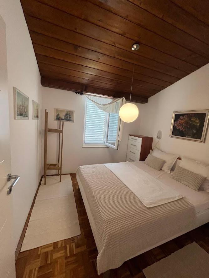 Vacation Family House On The Beach Stara Novalja Exterior photo