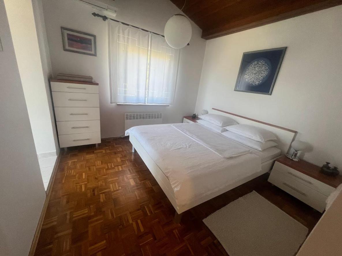 Vacation Family House On The Beach Stara Novalja Exterior photo