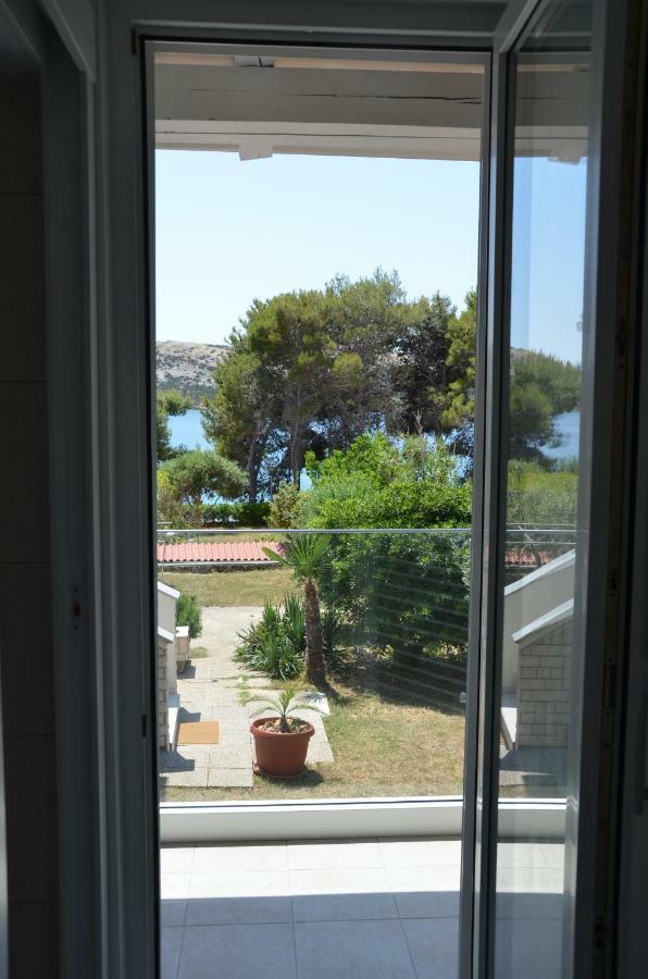 Vacation Family House On The Beach Stara Novalja Exterior photo